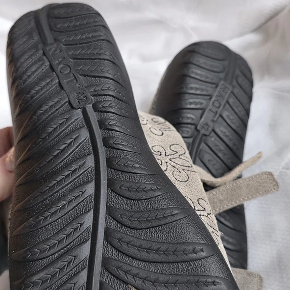 Naot Gray Moccasins with Black Embroidery - Picture 10 of 10